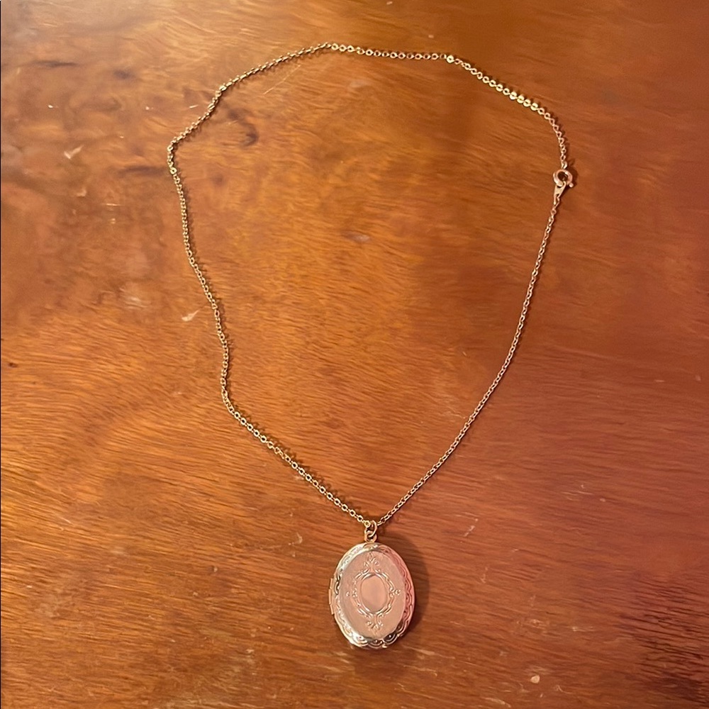 Elegant Gold Locket Necklace